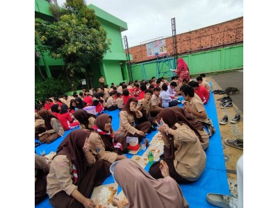 MAKAN DI SEKOLAH DAN SHOLAT 